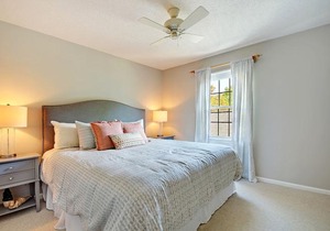 Old Village 3br 'coastal ' W/ Porch & Yard 3 Bedroom Villa