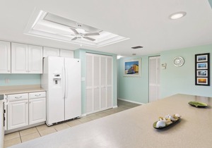 Pelican Watch 208, Sleeps 4, 2 Bedrooms, Beach Front, Pool, Elevator, WiFi