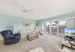 Pelican Watch 208, Sleeps 4, 2 Bedrooms, Beach Front, Pool, Elevator, WiFi