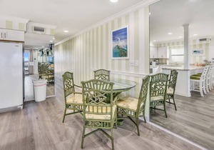 Sunset Villas 2 Amazing VIEWS|pool|sun deck|Beachfront-only 4 condos!