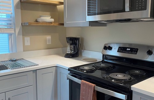 Wildwood Apartment | 1.5 Blocks to beach boardwalk - FREE CITYWIDE PARKING PASS! NEWLY RENOVATED!