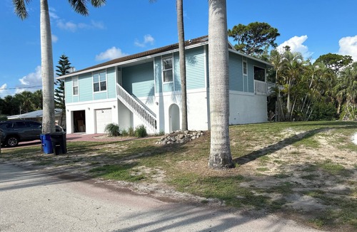 Biggar House | 1.5 miles to beautiful Bonita Beach. No traffic to deal with!