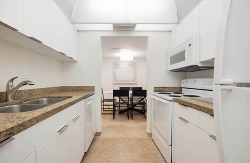 East Fort Lauderdale Resort | 1-bedroom 1 bath 1 block from the beach and restaurants in Ft Lauderdale Beach