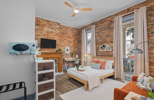 Olde Town Augusta Apartment | 1 bedroom, 1 bathroom studio apartment in Downtown Augusta. The sleeping arrangements for this unit is a full sized bed.