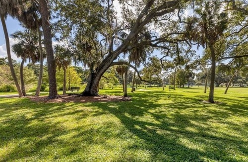 Gillespie Park Apartment | 1 Bedroom Apartment L-(427355) by Houzlet