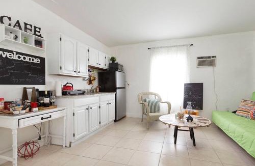 Coral Way Apartment | 1 Bedroom Apt near Coconut Grove