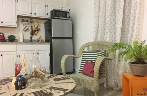 Coral Way Apartment | 1 Bedroom Apt near Coconut Grove