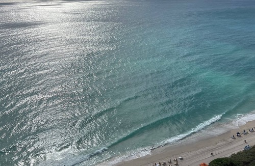 Hutchinson Island South Condo | 1-bedroom ground floor condo steps from ocean and pool at Shuckers Jensen Beach