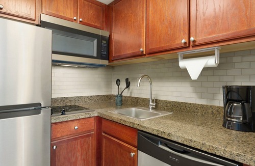 Tampa Condo | 1 Bedroom | Outdoor Pool, Free Breakfast!