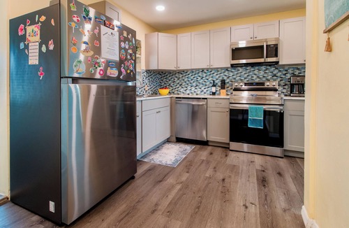 Gulfport Apartment | 1 block from beach and Art District