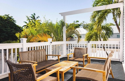 Historic Seaport Apartment | 1 Block to Duval St | Banana's Foster Guesthouse