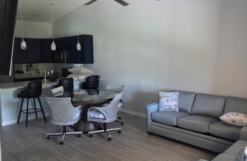 Pine Island Center Apartment | 1 floor 3bedroom 2full bathroom apartment in Bokeelia with AC 2vehicle garage