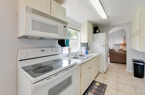 Laurel Apartment | < 1 Mi to Beach: Peaceful Escape in Nokomis