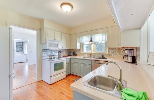 Hartwell House | 1 Mi to Dwtn Shops & Dining: Spacious Family Home