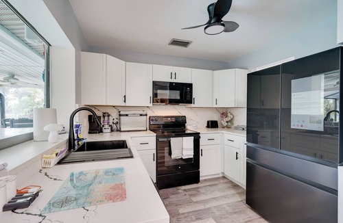 Yacht Club House | < 1 Mi to Four Freedoms Beach: Canal-Front Getaway