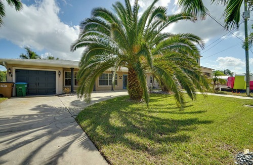 Yacht Club House | < 1 Mi to Four Freedoms Beach: Canal-Front Getaway
