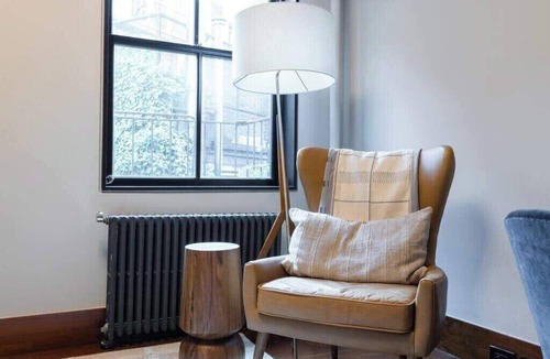 Ukrainian Village Apartment | 10-3 Designer East Village 3BR Triplex Townhouse