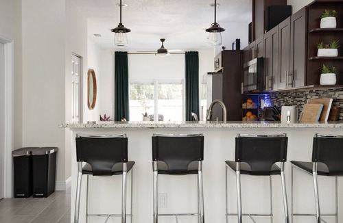 East Tampa House | 10 min: Raymond James Stadium, Tampa downtown, Ybor, Midtown, USF. Pets