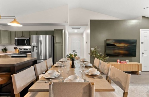 Duncan House | 10 Min to Tyger River Park - Hot Tub - Fire Pit
