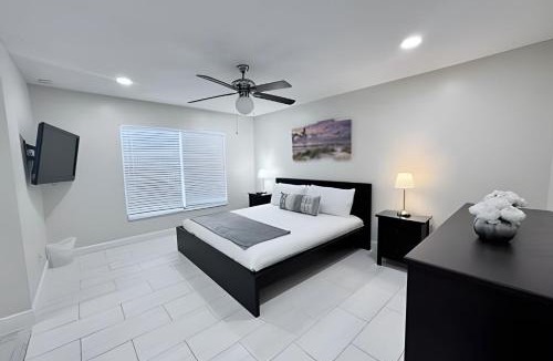 Indian Wells House | 10 Minutes to Disney! Pool Hom, Large Backyard