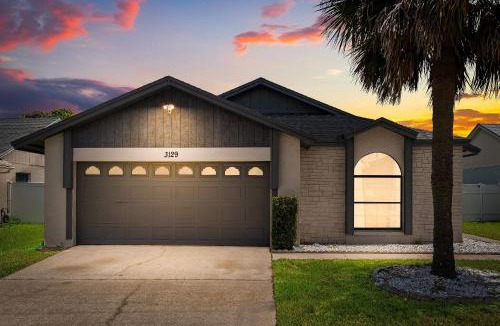 Indian Wells House | 10 Minutes to Disney! Villa with Pool & Game Room