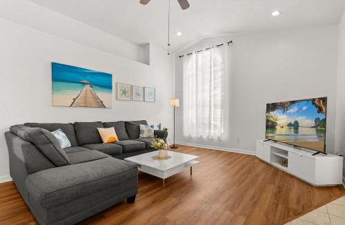 Indian Wells House | 10 Minutes to Disney! Villa with Pool & Game Room