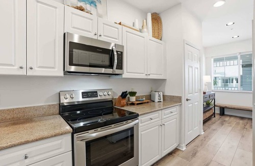 Naples Condo | 1021 - Beautiful Lake and Fountain Views Sleeps 6