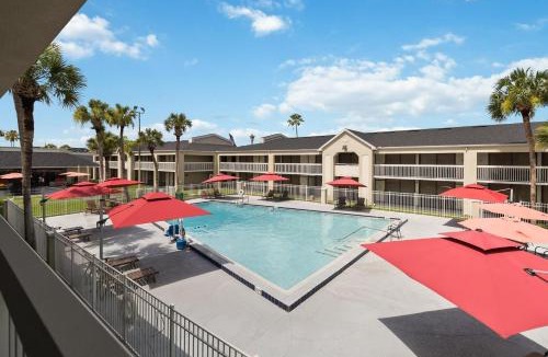 Campbell Apartment | 11 Condo-Hotel With Double Bed And Community Pool Miles From Disney!