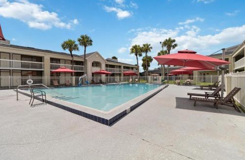 Campbell Apartment | 11 Condo-Hotel With Double Bed And Community Pool Miles From Disney!
