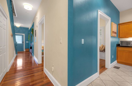 Urban Core House | 1142- Bamboo Oasis, Great Entertaining, 1 Mile to Arenas, Pet & Family Friendly