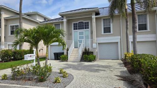 Siesta Isle House | 12208 Siesta Drive