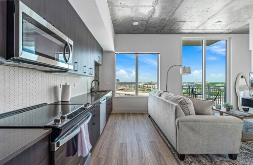 Channel District Apartment | 14th Floor SkySuite Studio | DT Views | Pool & Gym