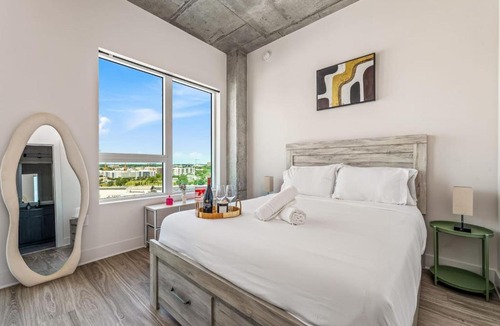 Channel District Apartment | 14th Floor SkySuite Studio | DT Views | Pool & Gym