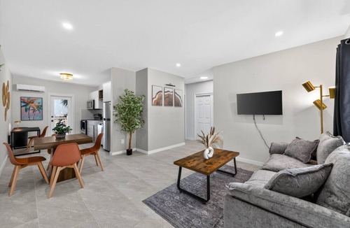 Northeast Miami Apartment | 15 min to Beach | 2 Queen Beds | Free Parking (U2)