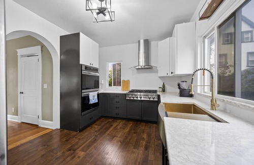 New Rochelle House | 16 Guest, 10 Bed, Family Getaway- 30 min from NYC