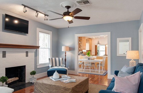 Downtown Dunedin Cottage | 1926 Updated Cottage 5 min walk to downtown