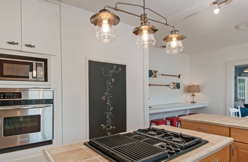 Downtown Dunedin Cottage | 1926 Updated Cottage 5 min walk to downtown