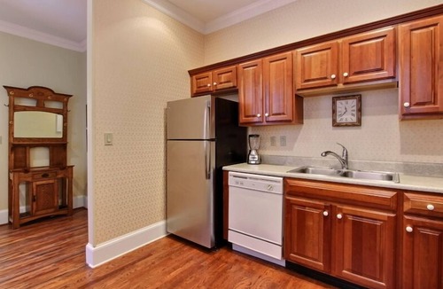 Historic District - North Hotel | 1bd, 1.5ba Historic District and River Front-Walk to Everything!