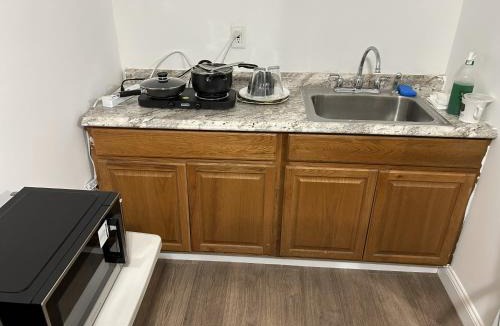 South Side Apartment | 1BR Apartment - Unit B - With Parking and 10min Walk to NYC Train Station
