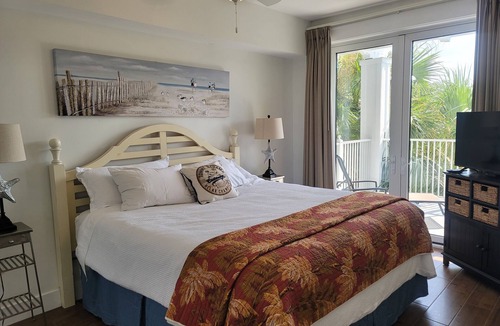 Baytowne Wharf Condo | 1BR w Private Balcony🌴 Free Beach Tram, Lagoon Pool, Full Kitchen, Washer&Dryer
