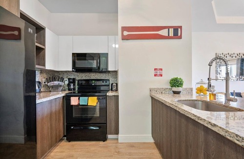 Flagami Condo | 2/2 1/2 Miami 10 Mins to Miami Airport 421