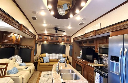 River Ranch Cottage | 2 BATH Fully Stocked RV w/ FREE Golf Cart! 200
