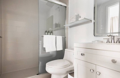 Flamingo/Lummus Condo | 2 Bdr/1 Bth CHIC & COZY Apartment on Collins Ave