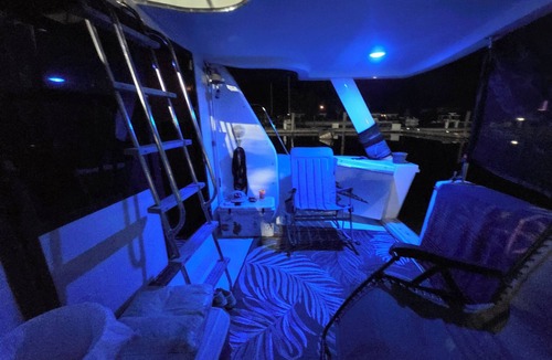 Trailer Estates Boat Rental | 2-bdrm/2-ba Relaxing Tiki Houseboat in Lush Tropical Hotel/Marina in Sarasota!