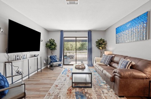 Northeast Pensacola Condo | 2 bed 2 bath Condo * King Bed * 1k Square Feet!