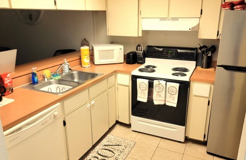 Eaton Park Apartment | 2 bed 2 bath, Whole apartment, fully stocked kitchen and baths.