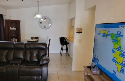 Eaton Park Apartment | 2 bed 2 bath, Whole apartment, fully stocked kitchen and baths.