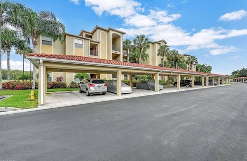 Naples Condo | 2 bedroom 2 bath Terrace Condo with Lanai, Pools, Golf Club, Tennis Club & more