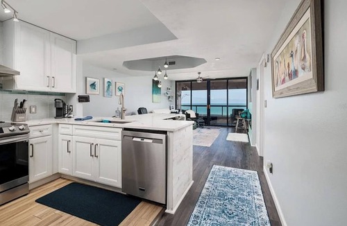 Sand Key Condo | 2-bedroom beach condo, water views in beautiful Sand Key, 4 mins to Clearwater
