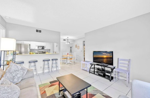 Golden Gate Condo | 2-Bedroom Condo in Naples!